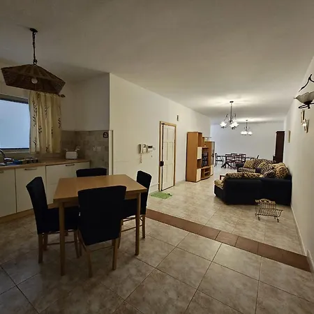 Apartamento Three Bedroom In Qawra