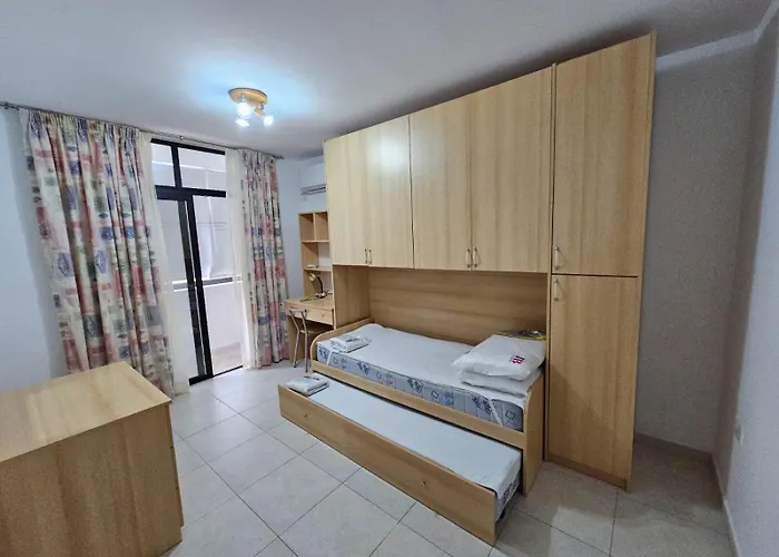 Three Bedroom In Qawra Сент-Полс-Бей