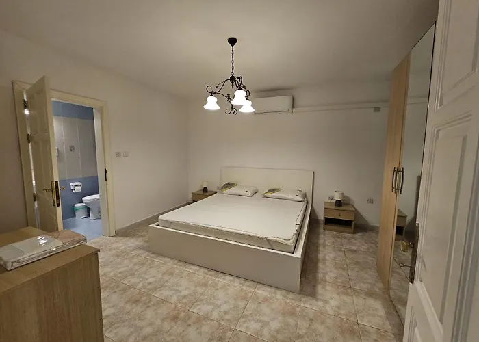 Апартаменты Three Bedroom In Qawra Сент-Полс-Бей