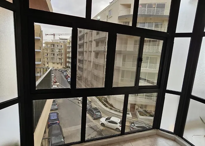 Three Bedroom In Qawra *